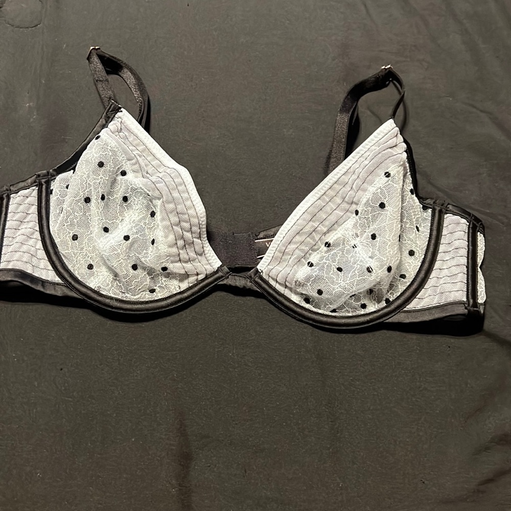 Brand new. Victoria secrets bra
